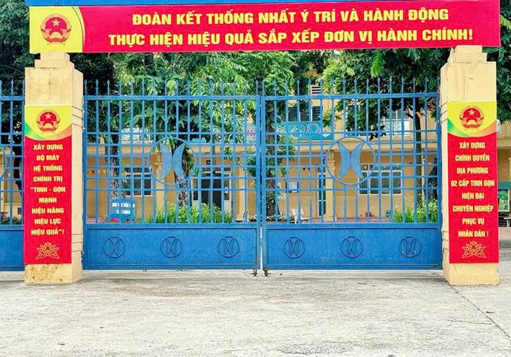 Xã Nam Phù mới gắn bảng tên trụ sở sẵn sàng vận hành chính quyền địa phương hai cấp- Ảnh 3.