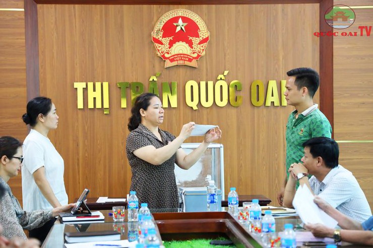Người dân Thị trấn Quốc Oai phấn khởi bốc thăm vị trí đất dịch vụ, đất ở- Ảnh 2.