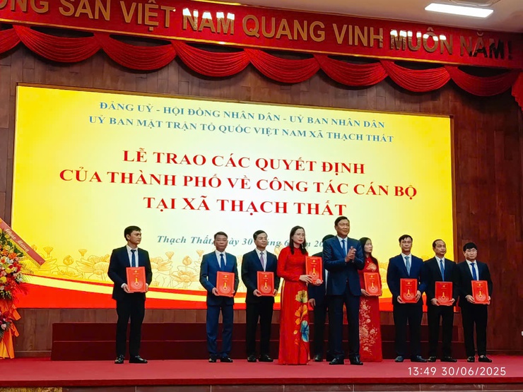 Lễ công bố Nghị Quyết sáp nhập các đơn vị hành chính cấp xã và quyết định thành lập Đảng bộ, chỉ định nhân sự cấp ủy, lãnh đạo HĐND, UBND, UB MTTQ cấp xã - tại điểm cầu xã Thạch Thất- Ảnh 19.