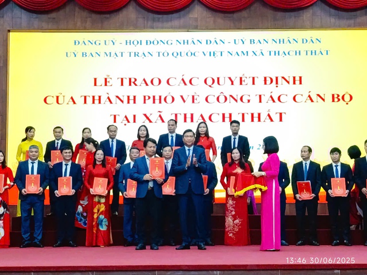 Lễ công bố Nghị Quyết sáp nhập các đơn vị hành chính cấp xã và quyết định thành lập Đảng bộ, chỉ định nhân sự cấp ủy, lãnh đạo HĐND, UBND, UB MTTQ cấp xã - tại điểm cầu xã Thạch Thất- Ảnh 12.