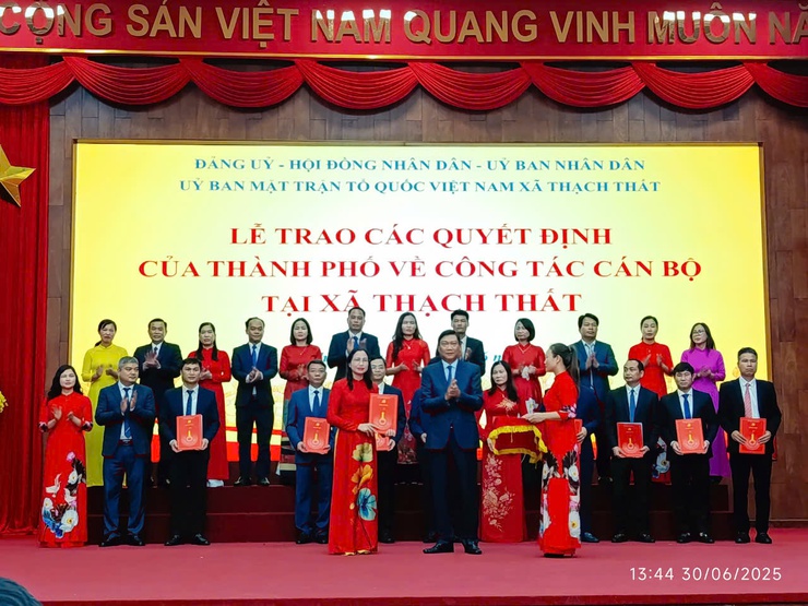 Lễ công bố Nghị Quyết sáp nhập các đơn vị hành chính cấp xã và quyết định thành lập Đảng bộ, chỉ định nhân sự cấp ủy, lãnh đạo HĐND, UBND, UB MTTQ cấp xã - tại điểm cầu xã Thạch Thất- Ảnh 13.