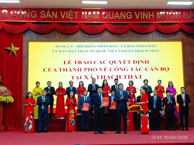 Lễ công bố Nghị Quyết sáp nhập các đơn vị hành chính cấp xã và quyết định thành lập Đảng bộ, chỉ định nhân sự cấp ủy, lãnh đạo HĐND, UBND, UB MTTQ cấp xã - tại điểm cầu xã Thạch Thất- Ảnh 11.
