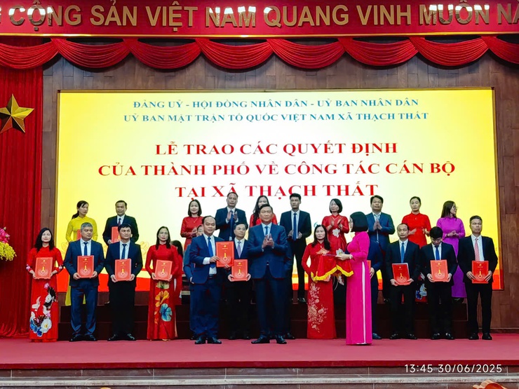 Lễ công bố Nghị Quyết sáp nhập các đơn vị hành chính cấp xã và quyết định thành lập Đảng bộ, chỉ định nhân sự cấp ủy, lãnh đạo HĐND, UBND, UB MTTQ cấp xã - tại điểm cầu xã Thạch Thất- Ảnh 10.