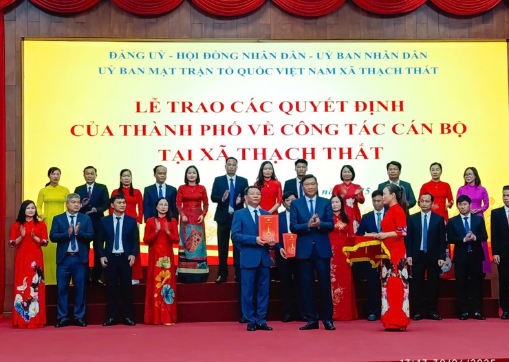Lễ công bố Nghị Quyết sáp nhập các đơn vị hành chính cấp xã và quyết định thành lập Đảng bộ, chỉ định nhân sự cấp ủy, lãnh đạo HĐND, UBND, UB MTTQ cấp xã - tại điểm cầu xã Thạch Thất- Ảnh 7.