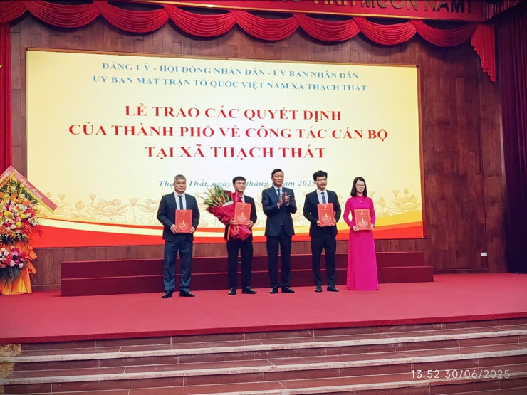 Lễ công bố Nghị Quyết sáp nhập các đơn vị hành chính cấp xã và quyết định thành lập Đảng bộ, chỉ định nhân sự cấp ủy, lãnh đạo HĐND, UBND, UB MTTQ cấp xã - tại điểm cầu xã Thạch Thất- Ảnh 17.
