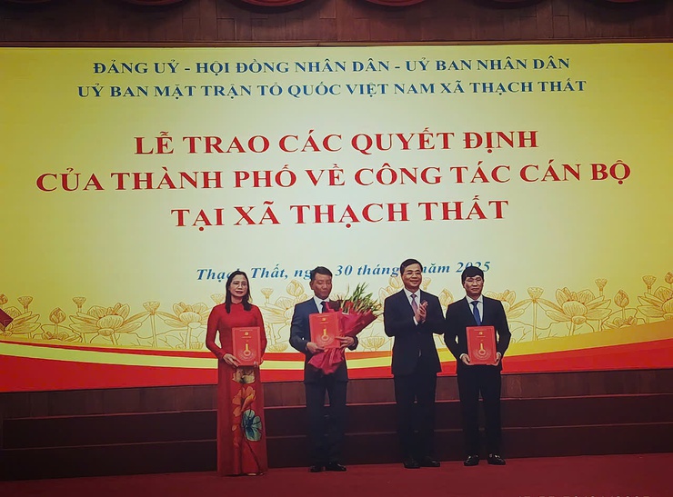 Lễ công bố Nghị Quyết sáp nhập các đơn vị hành chính cấp xã và quyết định thành lập Đảng bộ, chỉ định nhân sự cấp ủy, lãnh đạo HĐND, UBND, UB MTTQ cấp xã - tại điểm cầu xã Thạch Thất- Ảnh 18.