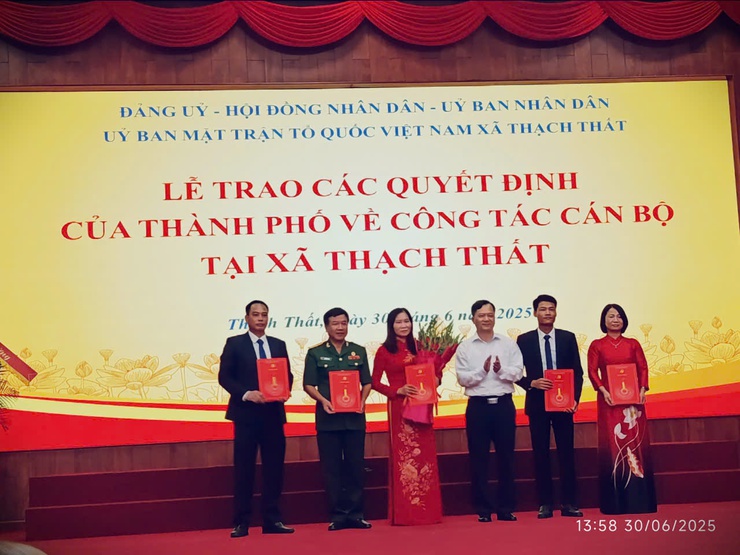 Lễ công bố Nghị Quyết sáp nhập các đơn vị hành chính cấp xã và quyết định thành lập Đảng bộ, chỉ định nhân sự cấp ủy, lãnh đạo HĐND, UBND, UB MTTQ cấp xã - tại điểm cầu xã Thạch Thất- Ảnh 16.