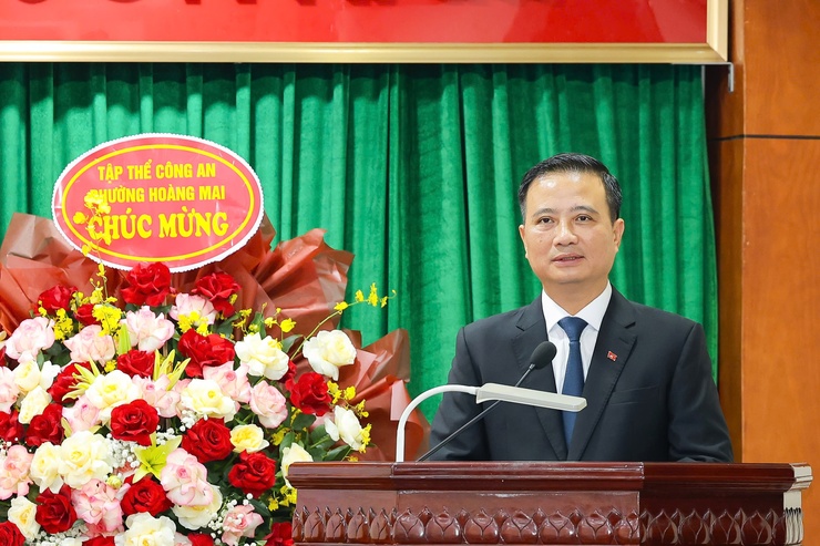 PHƯỜNG HOÀNG MAI TỔ CHỨC LỄ CÔNG BỐ CÁC QUYẾT ĐỊNH CỦA THÀNH PHỐ VỀ CÔNG TÁC CÁN BỘ TẠI PHƯỜNG HOÀNG MAI: DẤU MỐC QUAN TRỌNG TRONG CÔNG TÁC SẮP XẾP ĐƠN VỊ HÀNH CHÍNH- Ảnh 2.