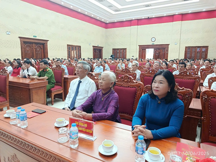 Lễ công bố Nghị Quyết sáp nhập các đơn vị hành chính cấp xã và quyết định thành lập Đảng bộ, chỉ định nhân sự cấp ủy, lãnh đạo HĐND, UBND, UB MTTQ cấp xã - tại điểm cầu xã Thạch Thất- Ảnh 5.