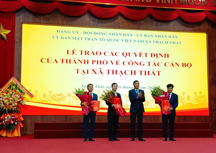 Lễ công bố Nghị Quyết sáp nhập các đơn vị hành chính cấp xã và quyết định thành lập Đảng bộ, chỉ định nhân sự cấp ủy, lãnh đạo HĐND, UBND, UB MTTQ cấp xã - tại điểm cầu xã Thạch Thất- Ảnh 9.