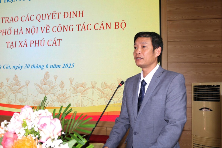 Công bố các quyết định về công tác cán bộ tại xã Phú Cát- Ảnh 2.