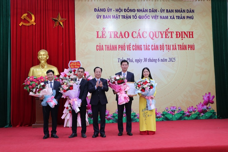 Trần Phú trang trọng tổ chức Lễ trao các quyết định của thành phố về nhân sự tại xã- Ảnh 5.