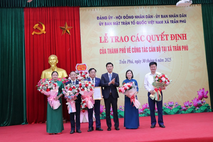 Trần Phú trang trọng tổ chức Lễ trao các quyết định của thành phố về nhân sự tại xã- Ảnh 7.