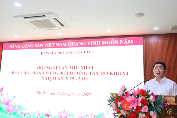 Phường Tây Hồ tổ chức Hội nghị lần thứ nhất Ban Chấp hành Đảng bộ phường khóa I, nhiệm kỳ 2025 – 2030- Ảnh 1.