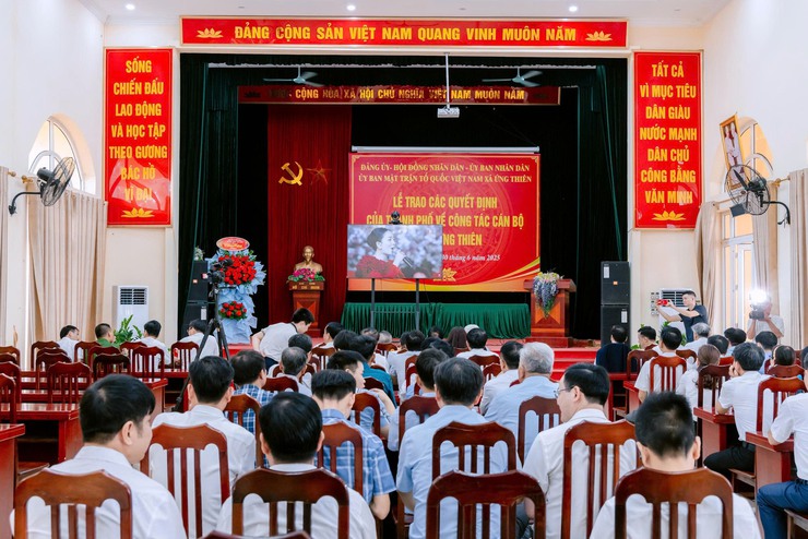 Chủ tịch nước Lương Cường dự lễ công bố sắp xếp đơn vị hành chính tại Hà Nội- Ảnh 9.