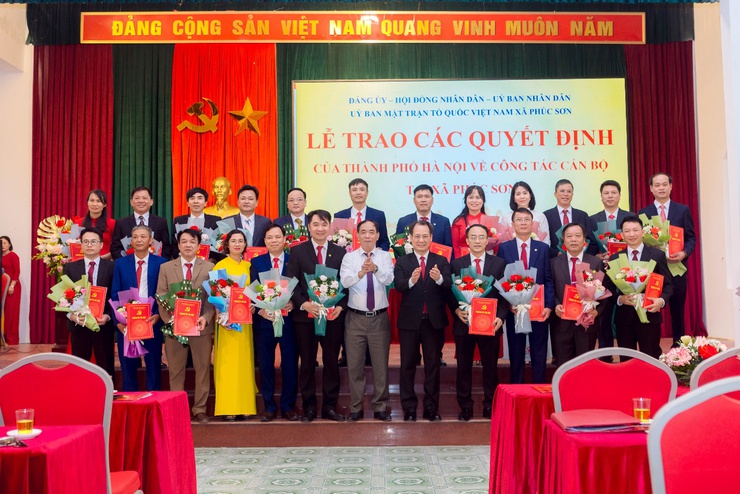 XÃ PHÚC SƠN LONG TRỌNG TỔ CHỨC LỄ CÔNG BỐ CÁC QUYẾT ĐỊNH CỦA THÀNH PHỐ HÀ NỘI VỀ CÔNG TÁC CÁN BỘ- Ảnh 2.