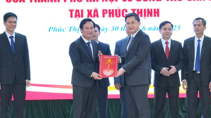 Công bố các Quyết định về công tác cán bộ tại xã Phúc Thịnh- Ảnh 1.