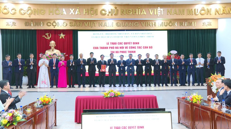Công bố các Quyết định về công tác cán bộ tại xã Phúc Thịnh- Ảnh 2.