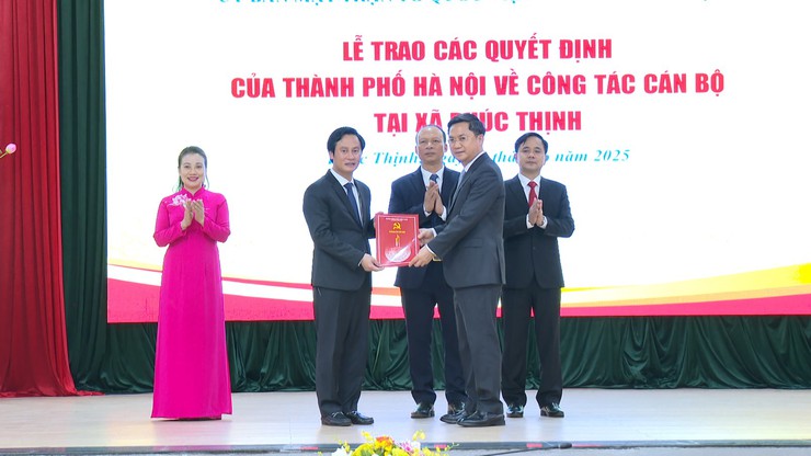 Công bố các Quyết định về công tác cán bộ tại xã Phúc Thịnh- Ảnh 3.