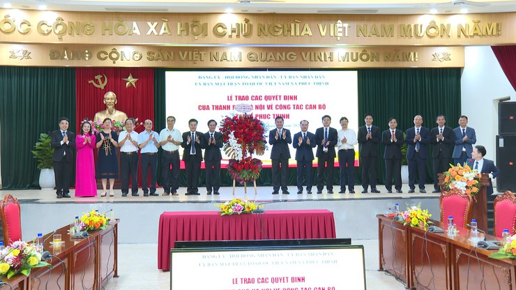 Công bố các Quyết định về công tác cán bộ tại xã Phúc Thịnh- Ảnh 7.