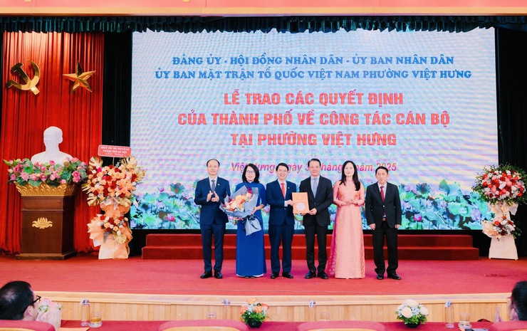 Hà Nội: Trao quyết định thành lập phường Việt Hưng mới- Ảnh 4.