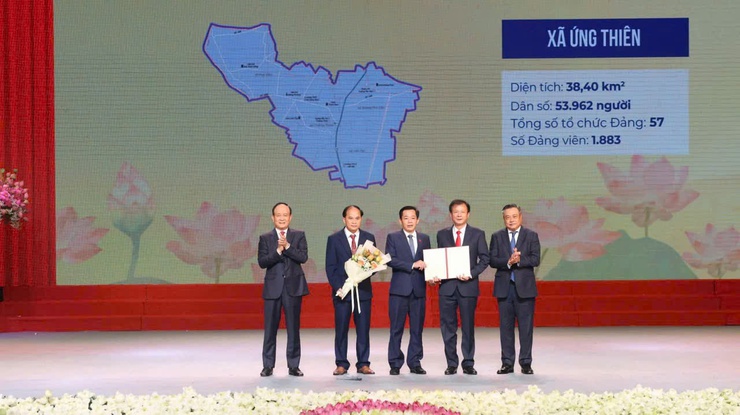 Chủ tịch nước Lương Cường dự lễ công bố sắp xếp đơn vị hành chính tại Hà Nội- Ảnh 2.