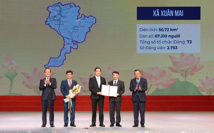 Danh sách Bí thư Đảng ủy, Chủ tịch UBND 126 xã, phường mới của Hà Nội- Ảnh 1.
