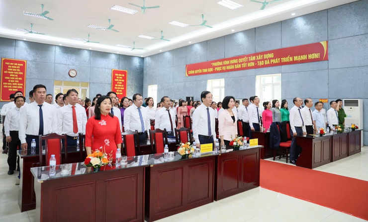Đại biểu dự chương trình thực hiện nghi Lễ chào cờ