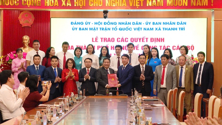 Lễ công bố và trao quyết định về công tác cán bộ tại xã Thanh Trì- Ảnh 5.
