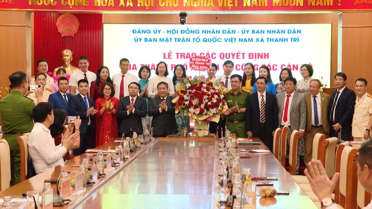 Lễ công bố và trao quyết định về công tác cán bộ tại xã Thanh Trì- Ảnh 6.