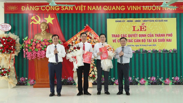 Công bố Quyết định thành lập xã Suối Hai và trao các quyết định về công tác cán bộ- Ảnh 4.