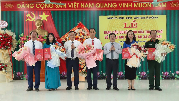 Công bố Quyết định thành lập xã Suối Hai và trao các quyết định về công tác cán bộ- Ảnh 6.