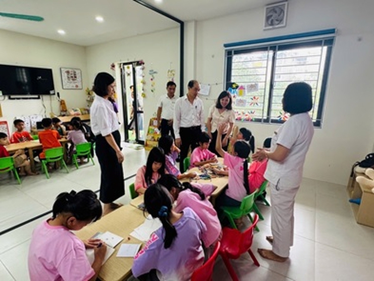 Lãnh đạo Sở Y tế Hà Nội thăm và làm việc tại Trung tâm Bảo trợ xã hội 3- Ảnh 4.