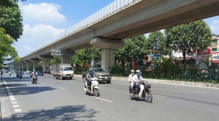 Hà Nội ngày nắng nóng, chiều tối và đêm có khả năng xảy ra mưa dông.- Ảnh 1.