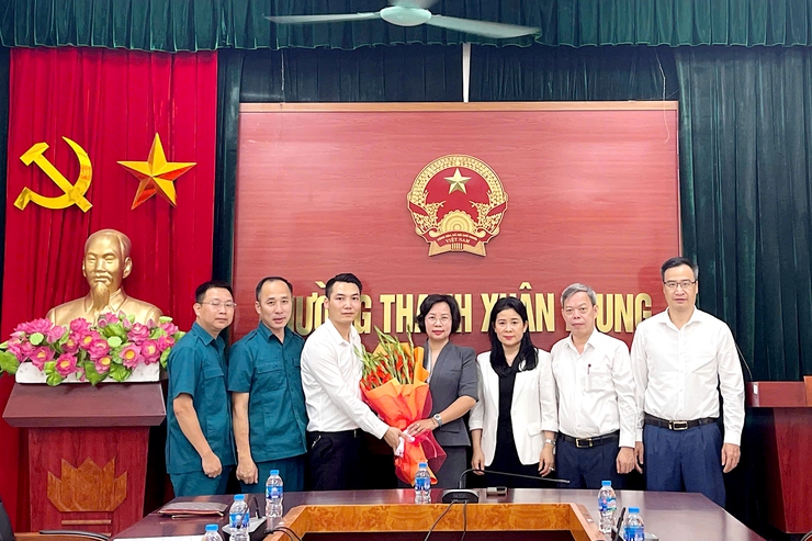 Lãnh đạo phường Thanh Xuân thăm, động viên lực lượng Công an và Quân sự phường- Ảnh 1.