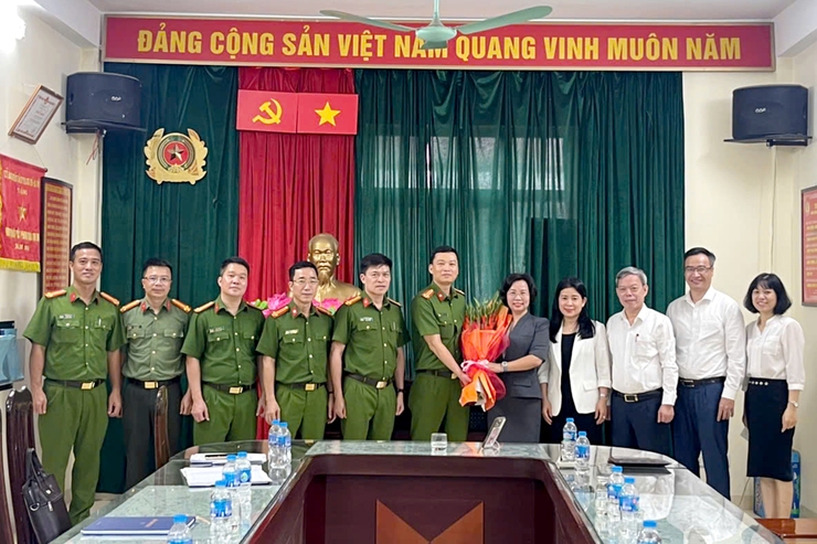 Lãnh đạo phường Thanh Xuân thăm, động viên lực lượng Công an và Quân sự phường- Ảnh 2.