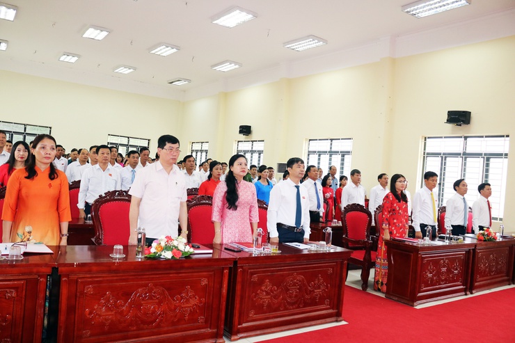 Xã Hòa Phú: Tổ chức thành công Kỳ họp thứ nhất HĐND xã khóa I, nhiệm kỳ 2021-2026- Ảnh 1.