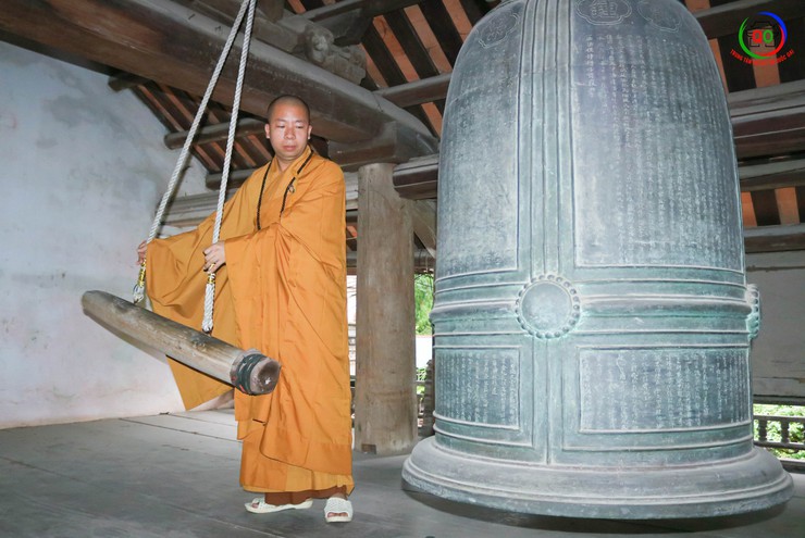 Xã Quốc Oai: Hành lễ thỉnh chuông- trống Bát Nhã cầu nguyện Quốc thái dân an, nhân dịp chính thức vận hành mô hình chính quyền địa phương mới- Ảnh 1.