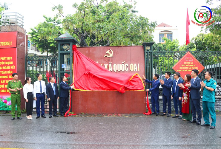 Xã Quốc Oai, trang trọng tổ chức lễ cắt băng khai trương cổng trụ sở Đảng uỷ –HĐND– UBND xã- Ảnh 1.
