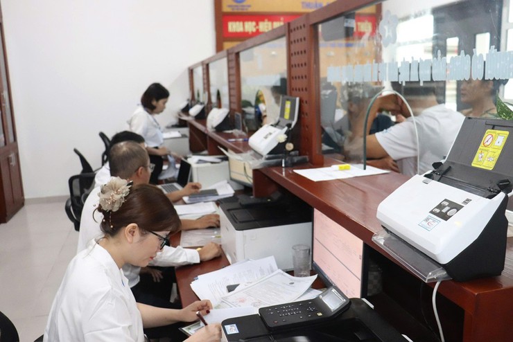 Ghi nhận ngày đầu tiên vận hành chính quyền 2 cấp ở Thuận An- Ảnh 1.