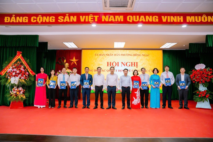 PHƯỜNG ĐÔNG NGẠC TỔ CHỨC HỘI NGHỊ CÔNG BỐ CÁC QUYẾT ĐỊNH VỀ CÔNG TÁC CÁN BỘ THEO CHỦ TRƯƠNG THỰC HIỆN CHÍNH QUYỀN ĐỊA PHƯƠNG 2 CẤP- Ảnh 2.