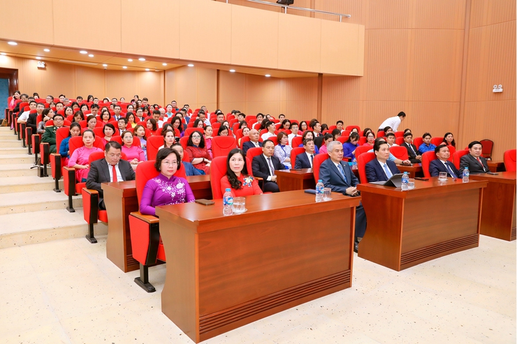 Lãnh đạo Thành phố Hà Nội trao quyết định về công tác cán bộ tại phường Cầu Giấy- Ảnh 1.