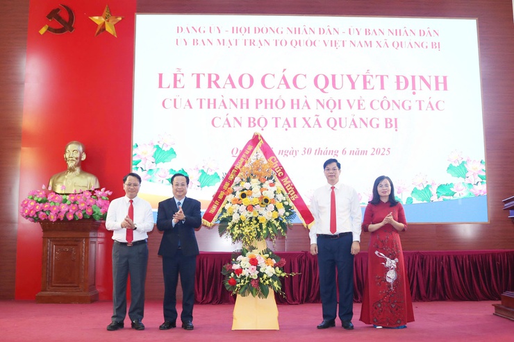 Lễ công bố các Quyết định của Thành Phố về công tác cán bộ tại xã Quảng Bị- Ảnh 6.