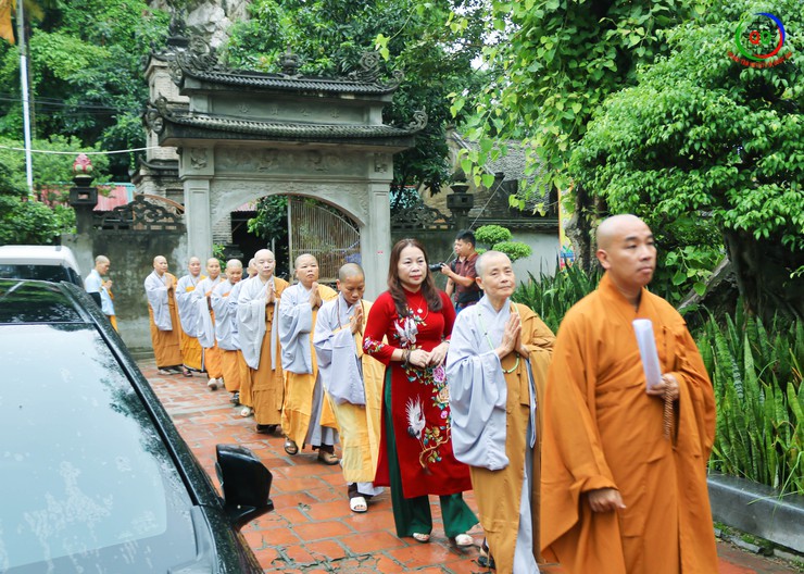 Xã Quốc Oai: Hành lễ thỉnh chuông- trống Bát Nhã cầu nguyện Quốc thái dân an, nhân dịp chính thức vận hành mô hình chính quyền địa phương mới- Ảnh 3.
