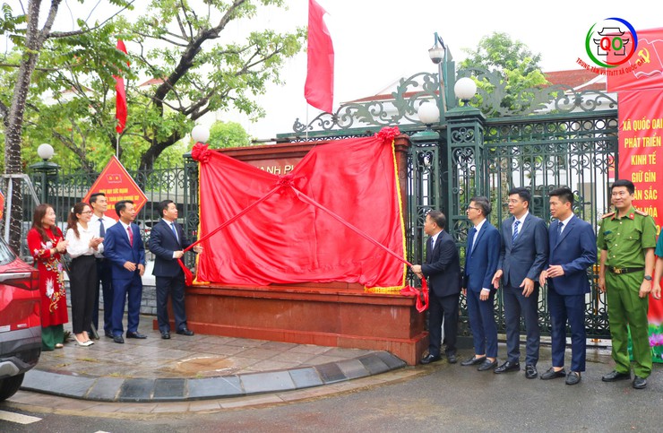 Xã Quốc Oai, trang trọng tổ chức lễ cắt băng khai trương cổng trụ sở Đảng uỷ –HĐND– UBND xã- Ảnh 3.