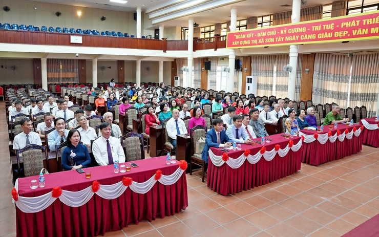 Phường Sơn Tây dự lễ công bố sắp xếp đơn vị hành chính tại Hà Nội- Ảnh 1.