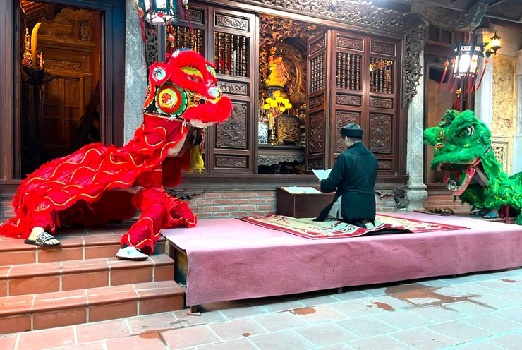 Xã Quốc Oai: Hành lễ thỉnh chuông- trống Bát Nhã cầu nguyện Quốc thái dân an, nhân dịp chính thức vận hành mô hình chính quyền địa phương mới- Ảnh 6.