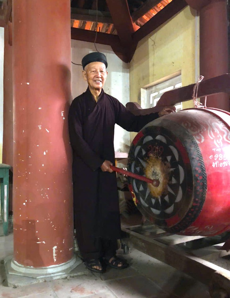 Xã Quốc Oai: Hành lễ thỉnh chuông- trống Bát Nhã cầu nguyện Quốc thái dân an, nhân dịp chính thức vận hành mô hình chính quyền địa phương mới- Ảnh 7.