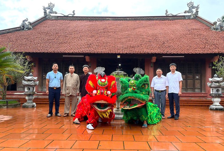 Xã Quốc Oai: Hành lễ thỉnh chuông- trống Bát Nhã cầu nguyện Quốc thái dân an, nhân dịp chính thức vận hành mô hình chính quyền địa phương mới- Ảnh 8.