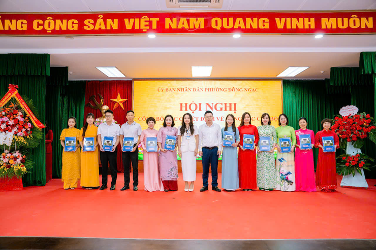 PHƯỜNG ĐÔNG NGẠC TỔ CHỨC HỘI NGHỊ CÔNG BỐ CÁC QUYẾT ĐỊNH VỀ CÔNG TÁC CÁN BỘ THEO CHỦ TRƯƠNG THỰC HIỆN CHÍNH QUYỀN ĐỊA PHƯƠNG 2 CẤP- Ảnh 6.